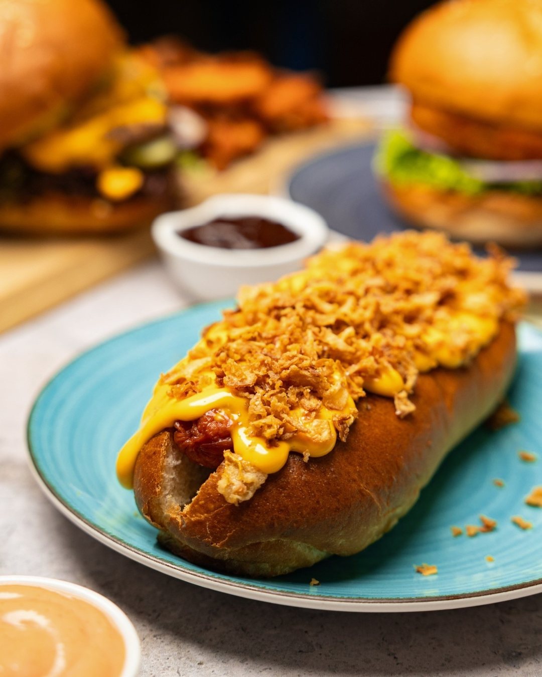 Hot Dog mit Röstzwiebeln – Wip’s Soulfood Wien 1230